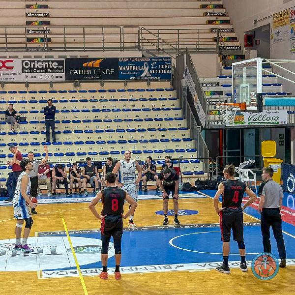 https://www.basketmarche.it/immagini_articoli/14-04-2025/interrompe-campo-paolo-ostiense-serie-positiva-roseto-basket-2020-600.jpg