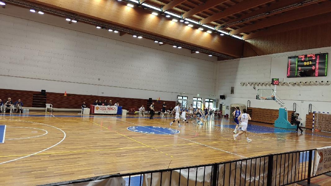https://www.basketmarche.it/immagini_articoli/14-04-2025/pallacanestro-titano-marino-supera-bartoli-mechanics-conquista-salvezza-600.jpg