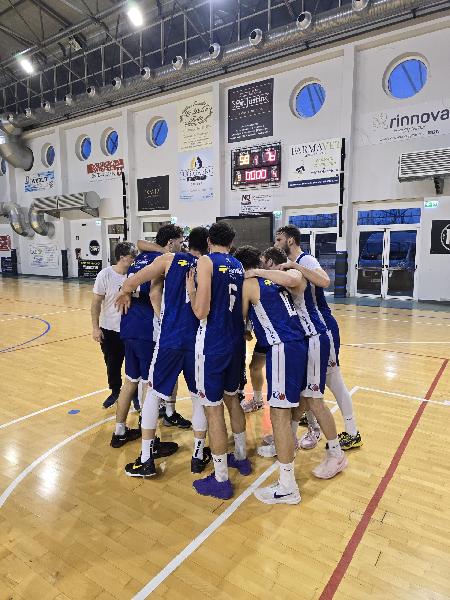 https://www.basketmarche.it/immagini_articoli/14-04-2025/valdiceppo-basket-passa-autorit-campo-centro-basket-mondragone-avvicina-salvezza-600.jpg