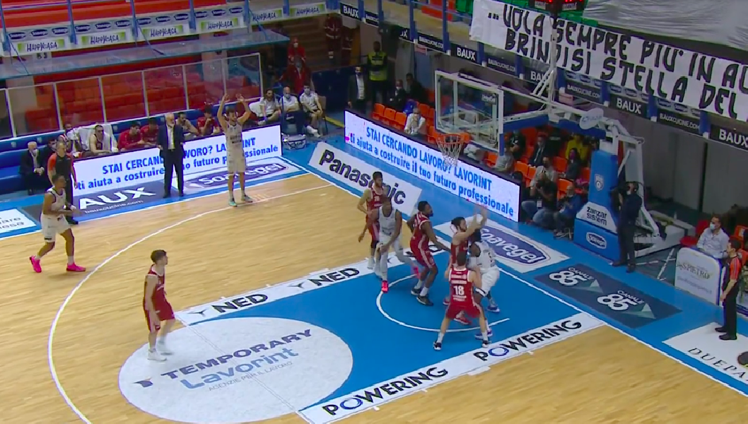 https://www.basketmarche.it/immagini_articoli/14-05-2021/playoff-happy-casa-brindisi-travolge-pallacanestro-trieste-600.png