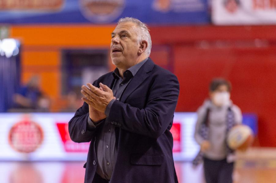 https://www.basketmarche.it/immagini_articoli/14-06-2023/ufficiale-separano-strade-udine-coach-alberto-martelossi-600.jpg