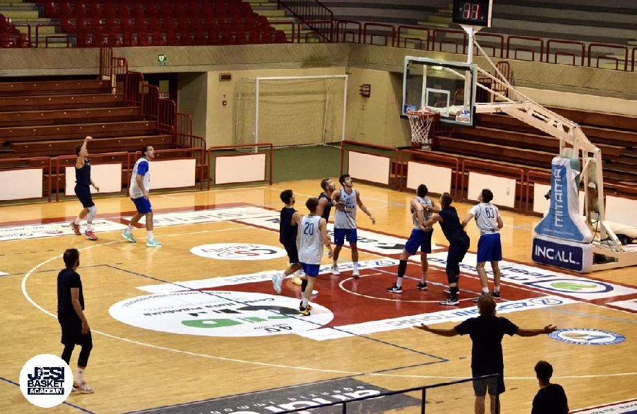 https://www.basketmarche.it/immagini_articoli/14-09-2023/basket-jesi-academy-test-amichevole-attila-junior-porto-recanati-600.jpg