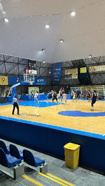 https://www.basketmarche.it/immagini_articoli/14-11-2023/eccellenza-bramante-pesaro-sconfitto-campo-basket-santarcangelo-600.jpg