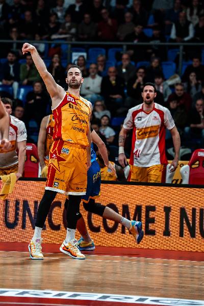 https://www.basketmarche.it/immagini_articoli/15-03-2025/pesaro-lorenzo-bucarelli-prova-esserci-questa-sera-forl-600.jpg
