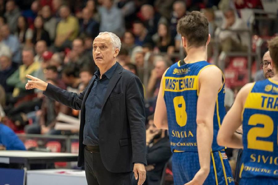 https://www.basketmarche.it/immagini_articoli/15-04-2019/poderosa-montegranaro-coach-pancotto-buone-percentuali-difesa-tempo-sono-state-decisive-600.jpg