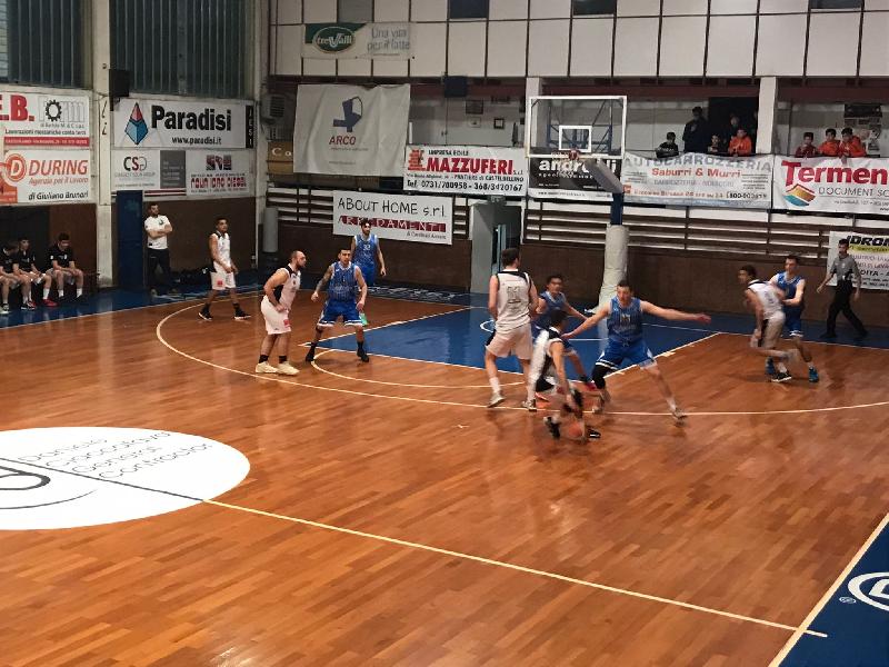 https://www.basketmarche.it/immagini_articoli/15-04-2023/playoff-aesis-jesi-sbaglia-civitabasket-2017-600.jpg