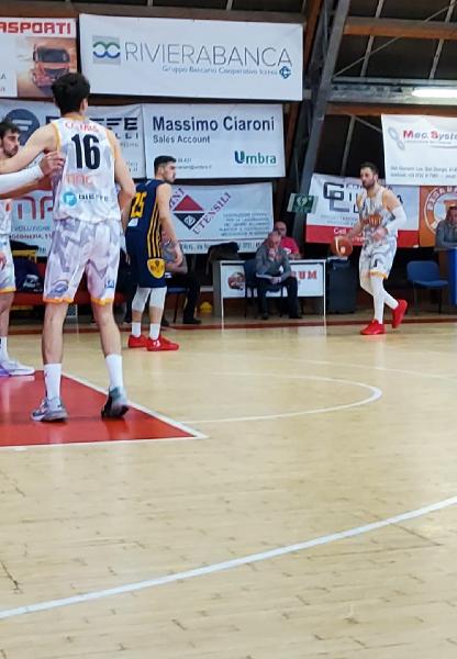 https://www.basketmarche.it/immagini_articoli/15-04-2023/playoff-pisaurum-pesaro-conquista-sutor-montegranaro-600.jpg