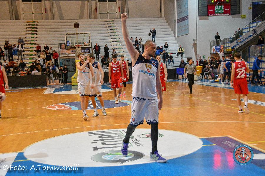 https://www.basketmarche.it/immagini_articoli/15-04-2023/roseto-basket-attesa-trasferta-campo-teate-chieti-600.jpg