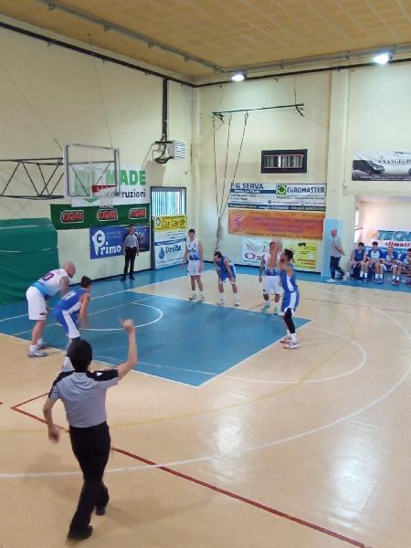 https://www.basketmarche.it/immagini_articoli/15-04-2024/pallacanestro-ellera-passa-campo-basket-contigliano-conquista-salvezza-600.jpg