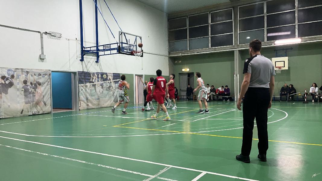 https://www.basketmarche.it/immagini_articoli/15-04-2025/triple-cevolini-regalano-vittoria-bees-pesaro-recupero-pallacanestro-acqualagna-600.jpg