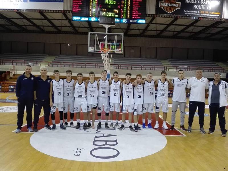 https://www.basketmarche.it/immagini_articoli/15-05-2019/interregionale-mentonelli-punti-basta-aurora-jesi-aquila-600.jpg