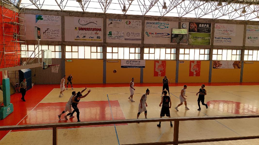 https://www.basketmarche.it/immagini_articoli/15-05-2022/pallacanestro-urbania-batte-montemarciano-video-tripla-decisiva-baldassarri-600.jpg