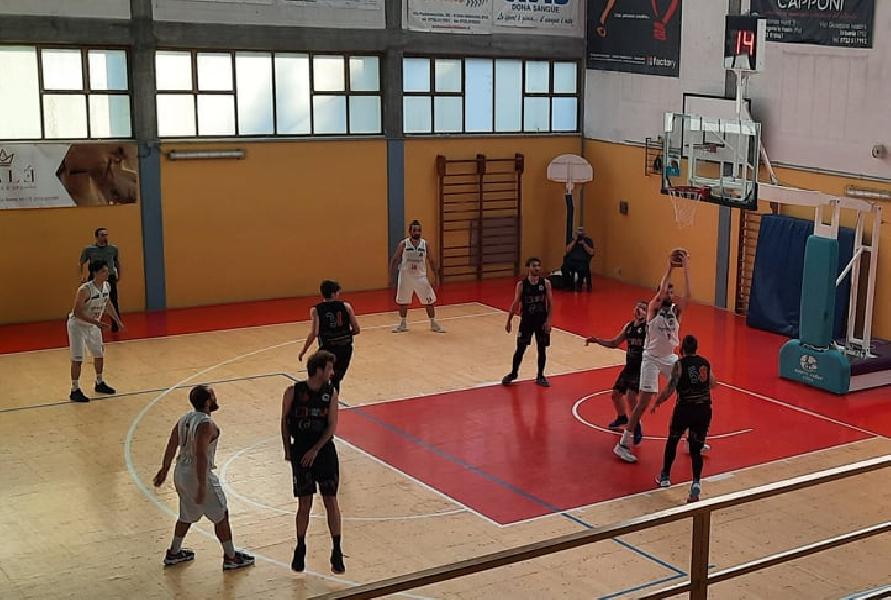 https://www.basketmarche.it/immagini_articoli/15-05-2022/playoff-pallacanestro-urbania-supera-montemarciano-dopo-supplementare-600.jpg