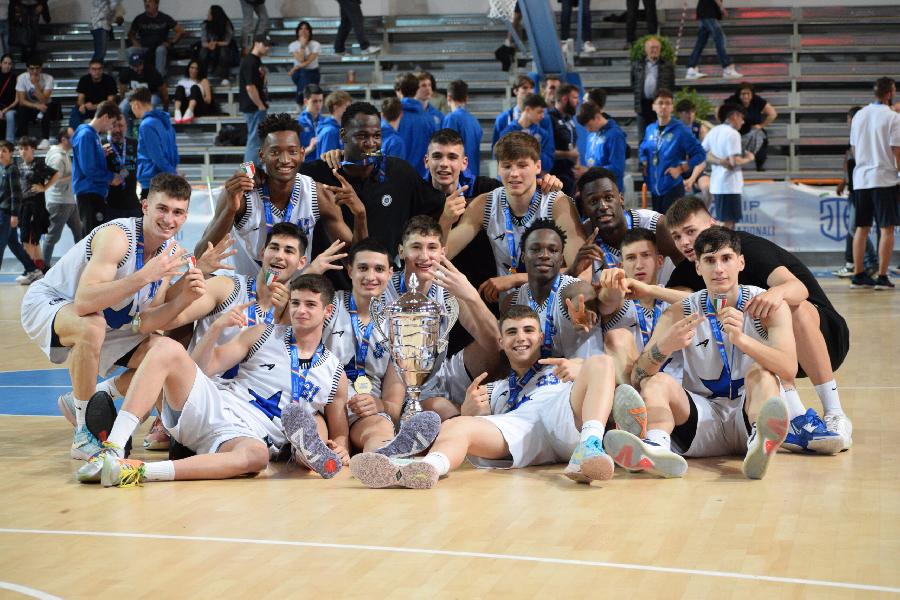 https://www.basketmarche.it/immagini_articoli/15-05-2023/eccellenza-stella-azzurra-batte-college-basketball-campione-italia-600.jpg