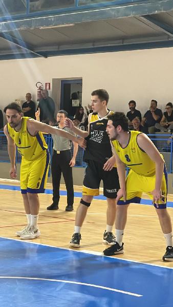 https://www.basketmarche.it/immagini_articoli/15-05-2024/playoff-uroboro-basket-passa-campo-castelfidardo-finale-600.jpg