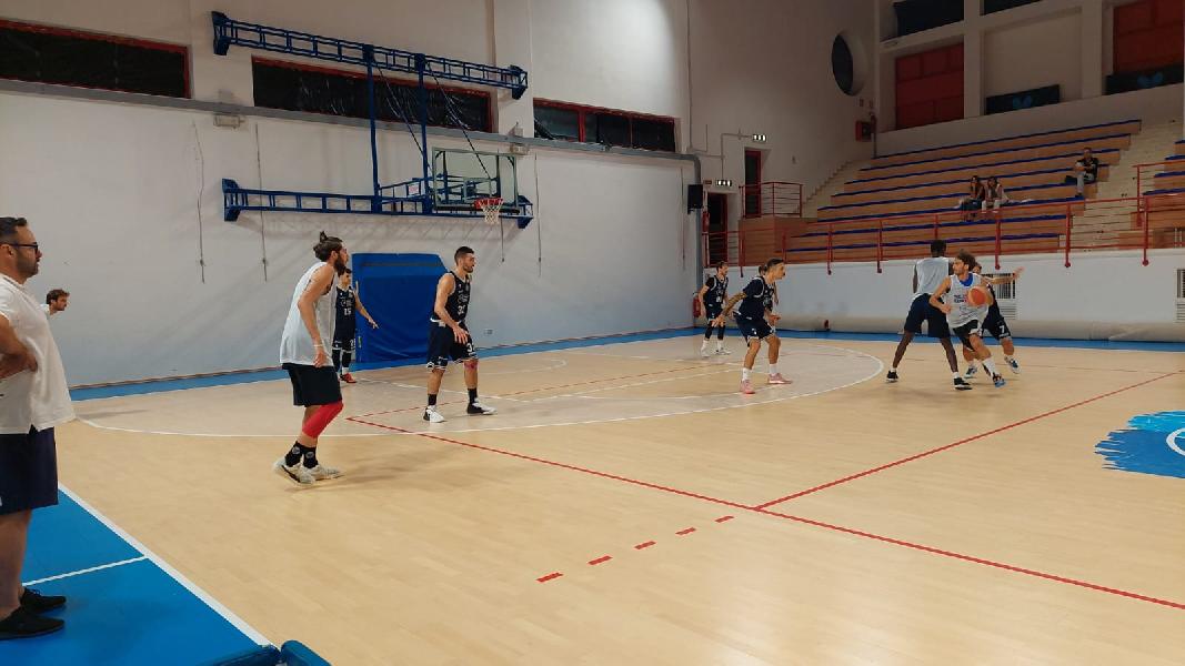 https://www.basketmarche.it/immagini_articoli/15-09-2022/buon-test-amichevole-basket-jesi-academy-montemarciano-600.jpg