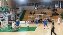 https://www.basketmarche.it/immagini_articoli/16-02-2017/under-18-eccellenza-il-cab-stamura-ancona-vince-lo-spareggio-contro-la-poderosa-montegranaro-e-va-all-interzona-120.jpg