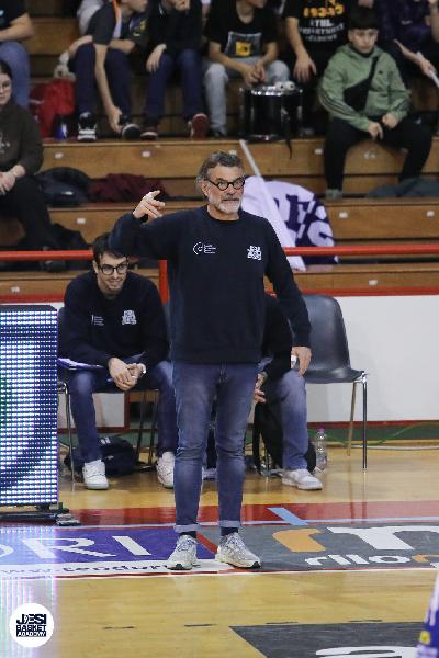 https://www.basketmarche.it/immagini_articoli/16-02-2025/basket-jesi-coach-ghizzinardi-inizia-mese-sfide-formazioni-acqua-gola-giocano-tanto-600.jpg