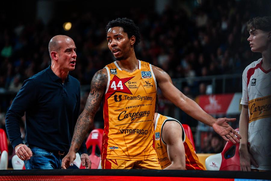 https://www.basketmarche.it/immagini_articoli/16-03-2025/pesaro-khalil-ahmad-importante-tornare-vincere-questo-tanto-morale-fiducia-600.jpg