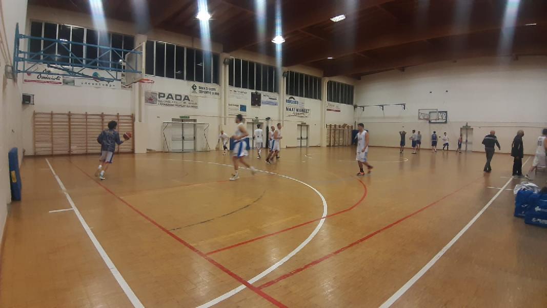 https://www.basketmarche.it/immagini_articoli/16-04-2022/metauro-basket-academy-ribalta-tempo-supera-polverigi-basket-600.jpg
