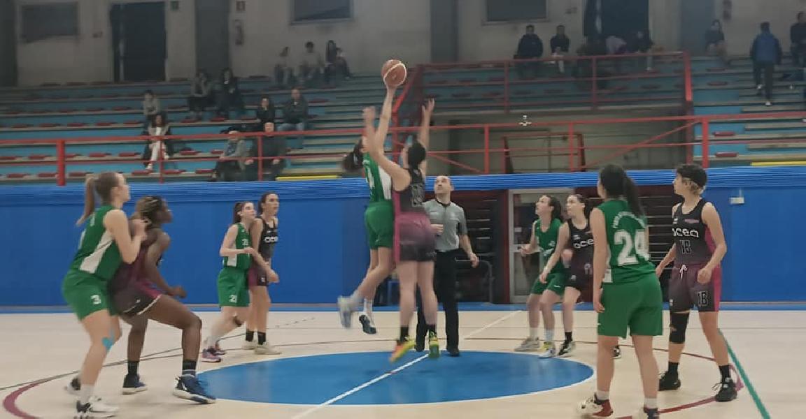 https://www.basketmarche.it/immagini_articoli/16-04-2023/playout-porto-giorgio-basket-prima-sfida-pink-terni-600.jpg