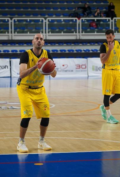 https://www.basketmarche.it/immagini_articoli/16-04-2025/pallacanestro-recanati-capitan-andreani-aver-centrato-playoff-risultato-enorme-600.jpg