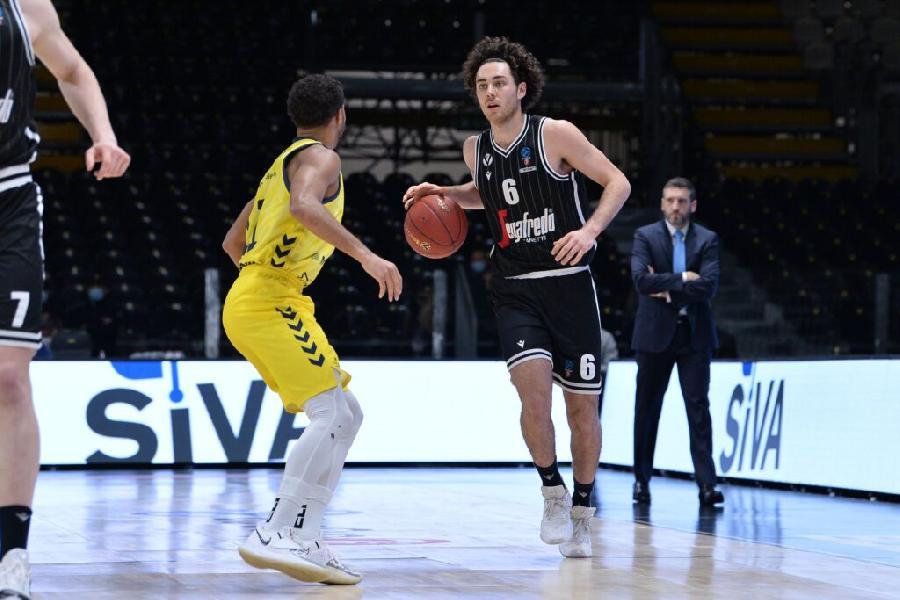 https://www.basketmarche.it/immagini_articoli/16-05-2022/virtus-bologna-gara-pesaro-record-societario-alessandro-pajola-600.jpg