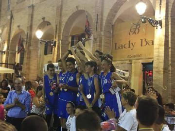 https://www.basketmarche.it/immagini_articoli/16-07-2018/giovanili-la-feba-civitanova-trionfa-nel-torneo-internazionale-città-di-fermo-270.jpg