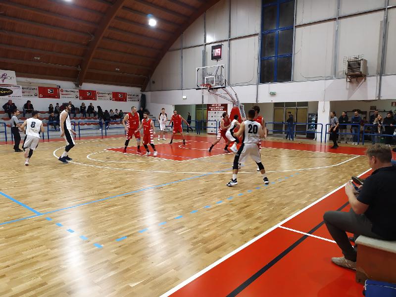 https://www.basketmarche.it/immagini_articoli/16-11-2019/pallacanestro-acqualagna-supera-capolista-basket-tolentino-grande-quarto-600.jpg
