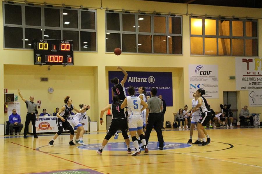 https://www.basketmarche.it/immagini_articoli/16-12-2019/pesante-sconfitta-interna-feba-civitanova-faenza-basket-600.jpg