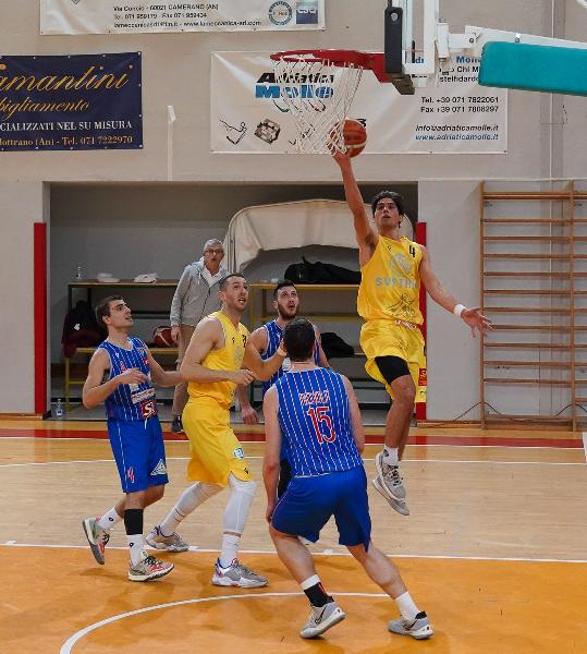https://www.basketmarche.it/immagini_articoli/17-02-2022/pallacanestro-recanati-esce-testa-alta-derby-porto-recanati-600.jpg