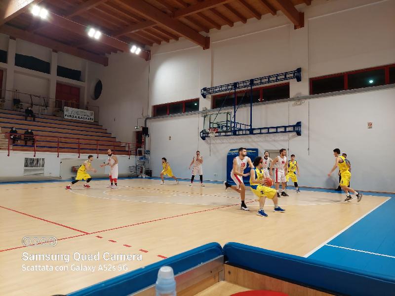 https://www.basketmarche.it/immagini_articoli/17-03-2022/divisione-montemarciano-vince-recupero-polverigi-basket-600.jpg