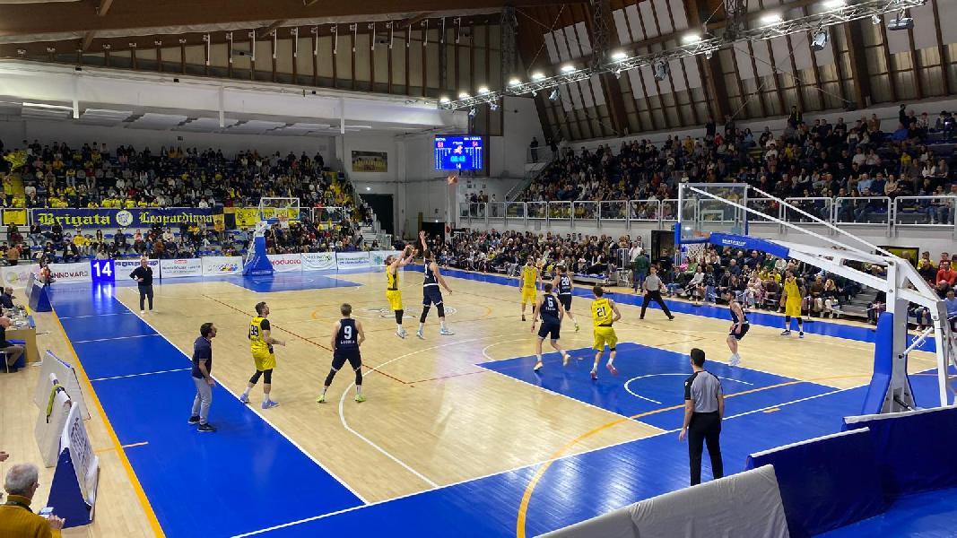 https://www.basketmarche.it/immagini_articoli/17-03-2025/pallacanestro-recanati-batte-basket-aquilano-conquista-punti-corsa-playoff-600.jpg