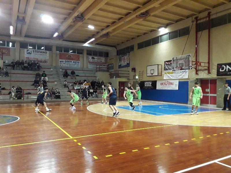 https://www.basketmarche.it/immagini_articoli/17-04-2023/playoff-buona-prima-marotta-basket-pallacanestro-recanati-600.jpg