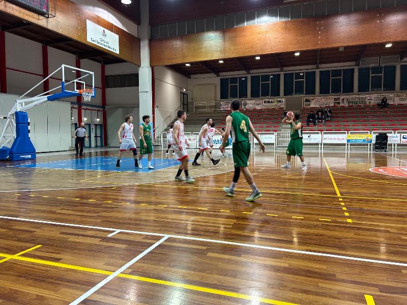 https://www.basketmarche.it/immagini_articoli/17-04-2025/playoff-basket-vadese-passa-campo-amatori-severino-vola-semifinale-600.jpg