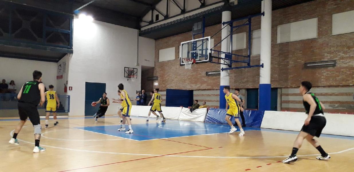 https://www.basketmarche.it/immagini_articoli/17-05-2024/playoff-marotta-basket-passa-campo-castelfidardo-giallo-vola-finale-600.jpg