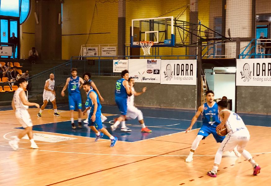 https://www.basketmarche.it/immagini_articoli/17-06-2021/playoff-wispone-taurus-jesi-espugna-nettamente-isernia-vola-finale-600.jpg