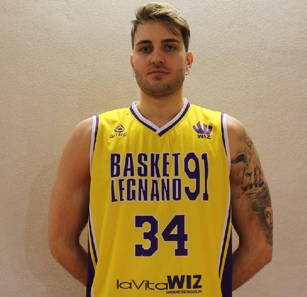 https://www.basketmarche.it/immagini_articoli/17-08-2022/ufficiale-basket-aquilano-firma-lungo-michele-ambrosio-angelillo-600.jpg