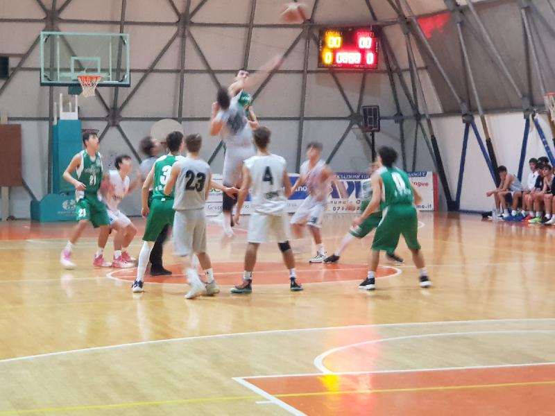 https://www.basketmarche.it/immagini_articoli/17-12-2021/eccellenza-wispone-teams-espugna-campo-robur-family-osimo-600.jpg