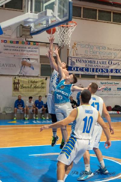 https://www.basketmarche.it/immagini_articoli/17-12-2023/airino-basket-termoli-vince-casa-basket-ortona-600.jpg