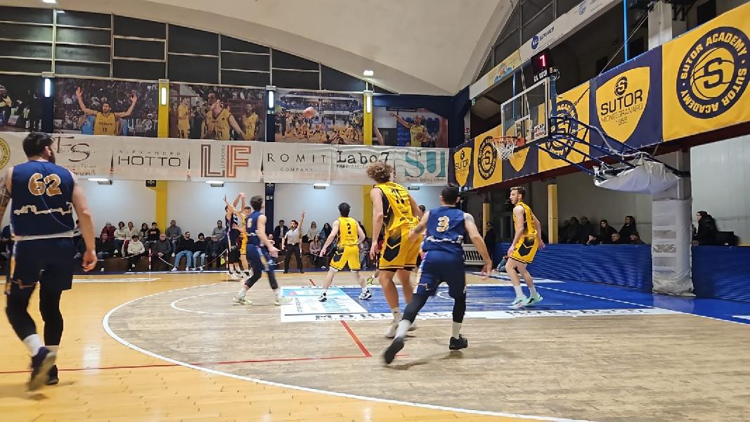 https://www.basketmarche.it/immagini_articoli/17-12-2023/montemarciano-allunga-finale-passa-campo-sutor-montegranaro-600.jpg