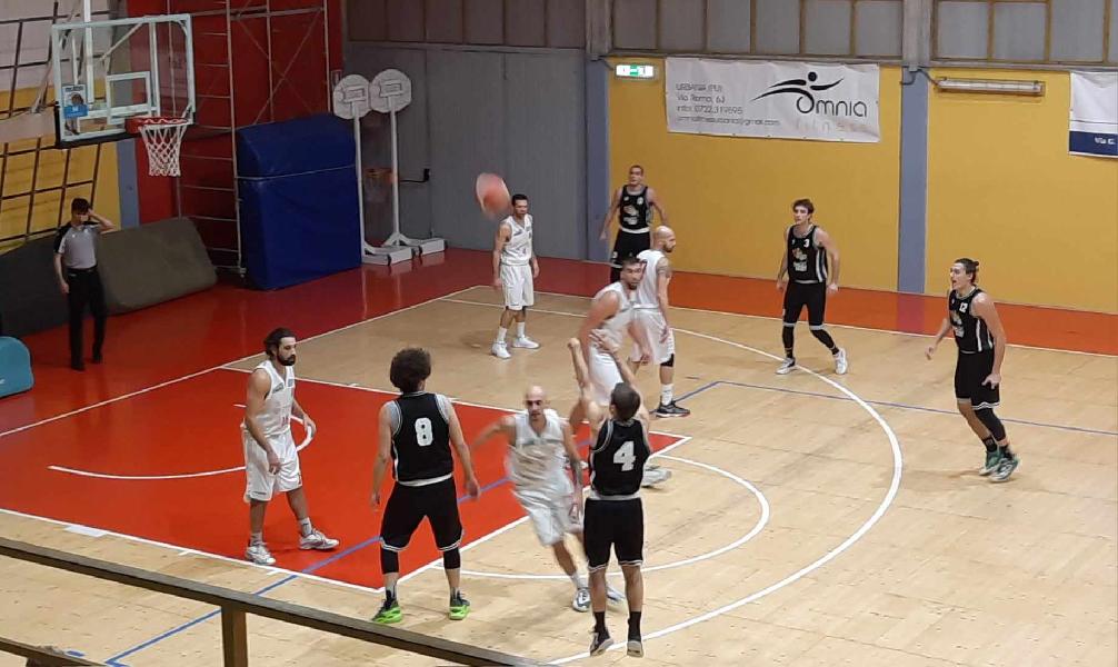 https://www.basketmarche.it/immagini_articoli/17-12-2023/pallacanestro-urbania-sfida-falconara-basket-600.jpg
