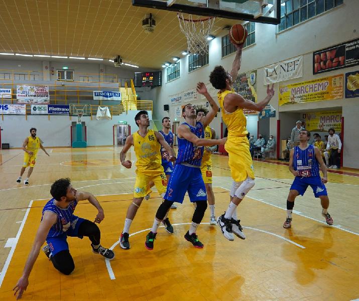 https://www.basketmarche.it/immagini_articoli/18-02-2022/pallacanestro-recanati-chiude-fase-ospitando-chem-virtus-psgiorgio-600.jpg