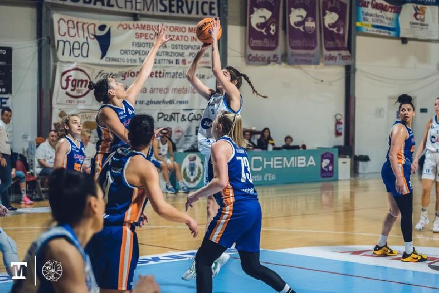 https://www.basketmarche.it/immagini_articoli/18-02-2023/thunder-matelica-arrende-battipaglia-dopo-supplementari-600.jpg