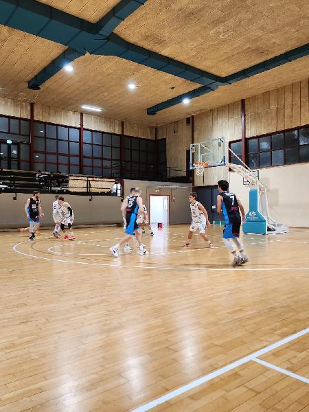 https://www.basketmarche.it/immagini_articoli/18-03-2023/netta-vittoria-basket-giovane-pesaro-campo-ascoli-basket-600.jpg
