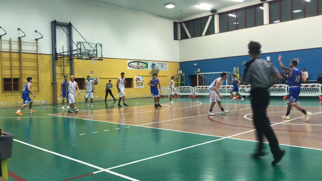 https://www.basketmarche.it/immagini_articoli/18-03-2024/feba-civitanova-passa-senza-problemi-campo-ponte-morrovalle-600.jpg