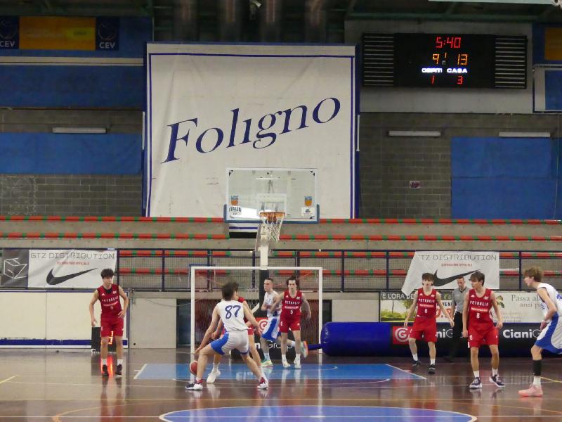 https://www.basketmarche.it/immagini_articoli/18-04-2022/torneo-citt-foligno-gara-esordio-pontevecchio-basket-supera-foligno-600.jpg