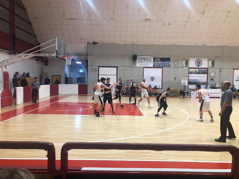 https://www.basketmarche.it/immagini_articoli/18-05-2019/promozione-playoff-conero-passa-campo-independiente-macerata-vola-finale-600.jpg