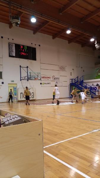 https://www.basketmarche.it/immagini_articoli/18-05-2022/playout-88ers-civitanova-bissano-vittoria-victoria-fermo-600.jpg