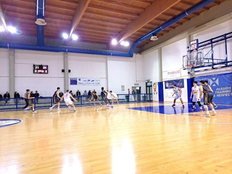 https://www.basketmarche.it/immagini_articoli/18-05-2023/finali-real-basket-club-pesaro-primo-round-basket-vadese-600.jpg